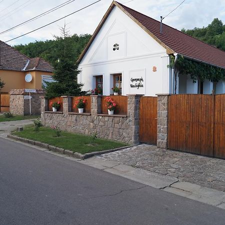 Cseresznyés Vendégház Szomolya Exterior foto