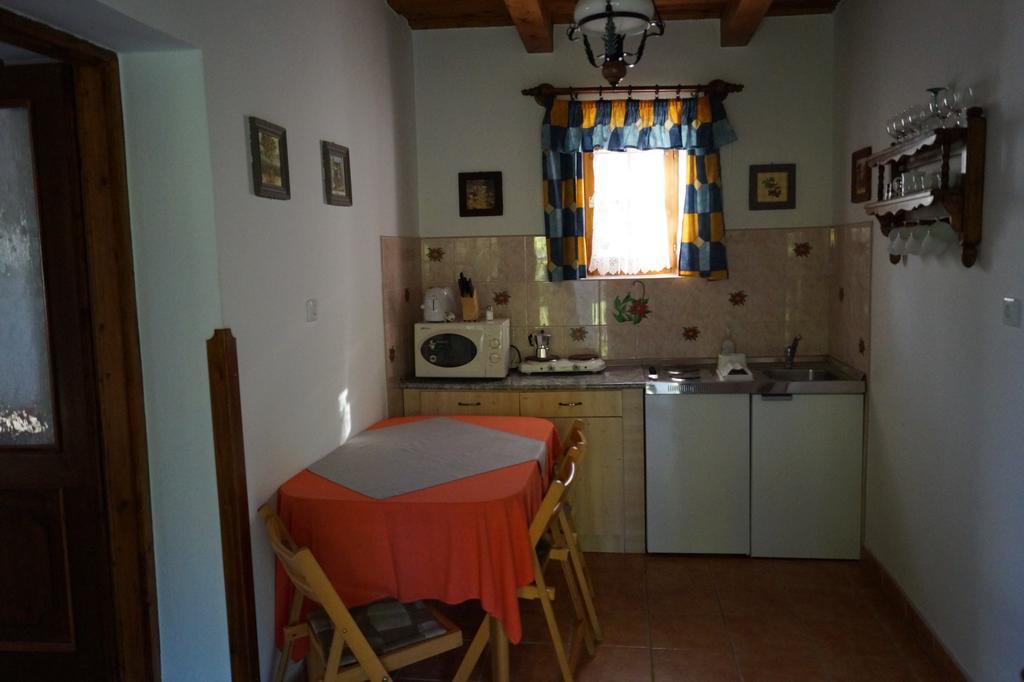 Cseresznyés Vendégház Szomolya Exterior foto